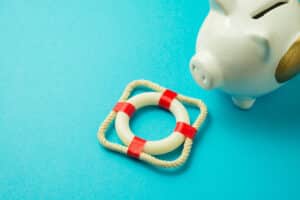 Piggy bank with a miniature buoy in front of it to indicate the concept of an emergency loan