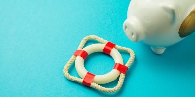Piggy bank with a miniature buoy in front of it to indicate the concept of an emergency loan